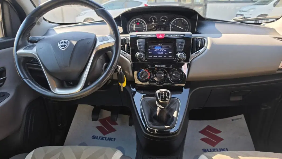 Lancia Ypsilon usata a Macerata (7)