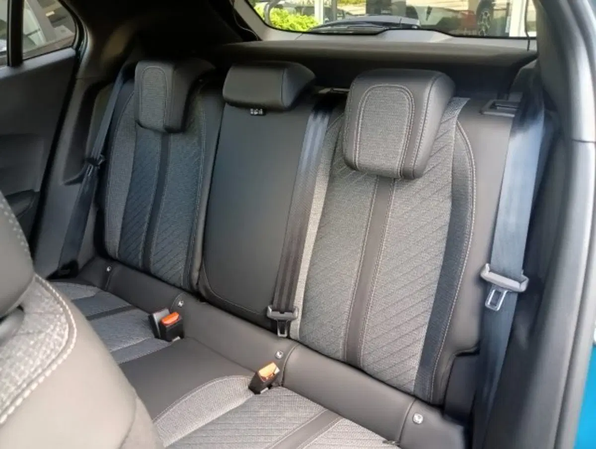 Peugeot 2008 nuova a Brescia (9)