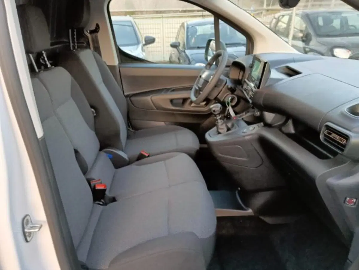 Toyota Proace City Furgone nuova a Brescia (13)
