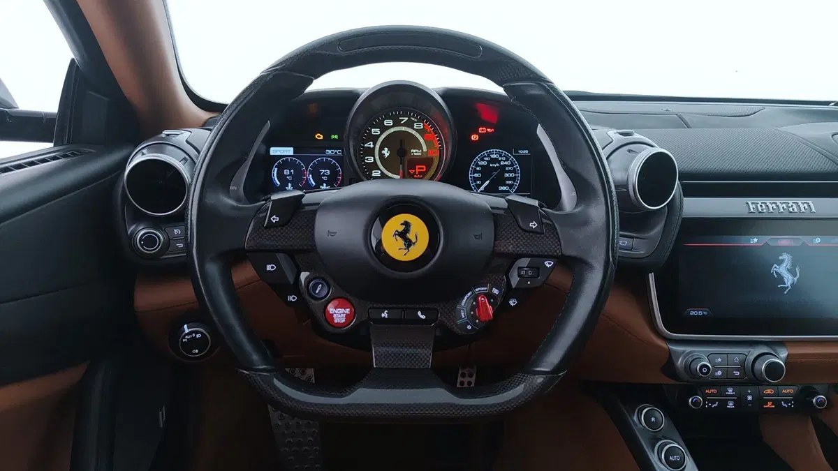 Ferrari GTC4Lusso Coupé usata a Perugia (17)