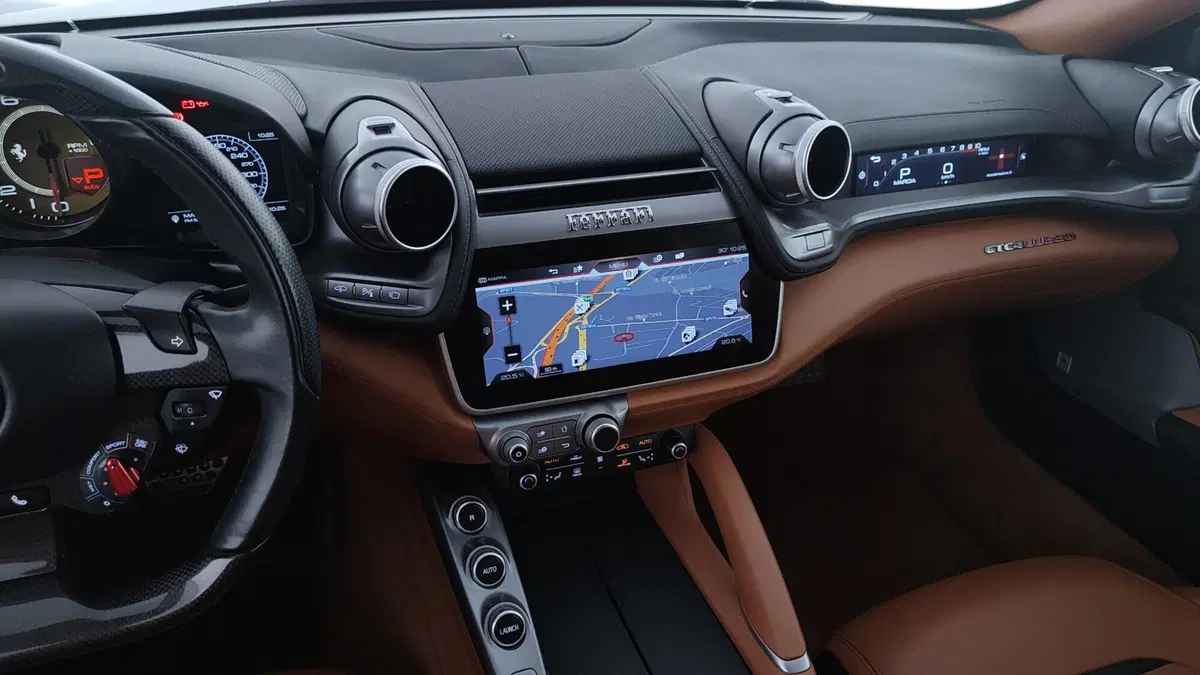 Ferrari GTC4Lusso Coupé usata a Perugia (19)