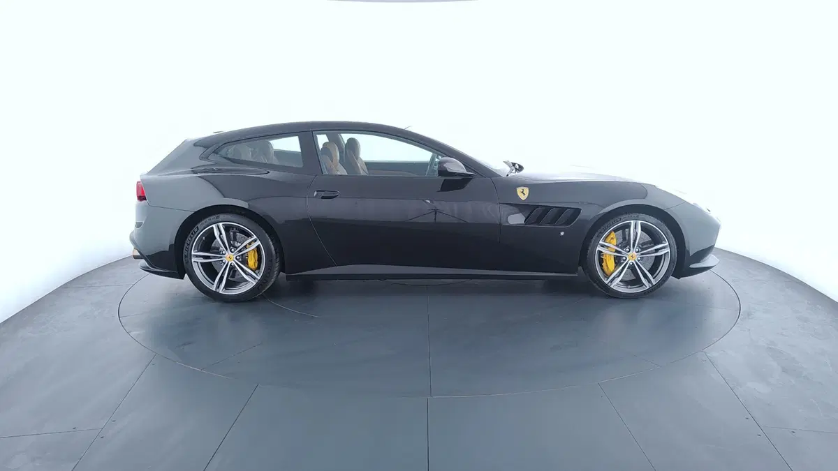 Ferrari GTC4Lusso Coupé usata a Perugia (4)