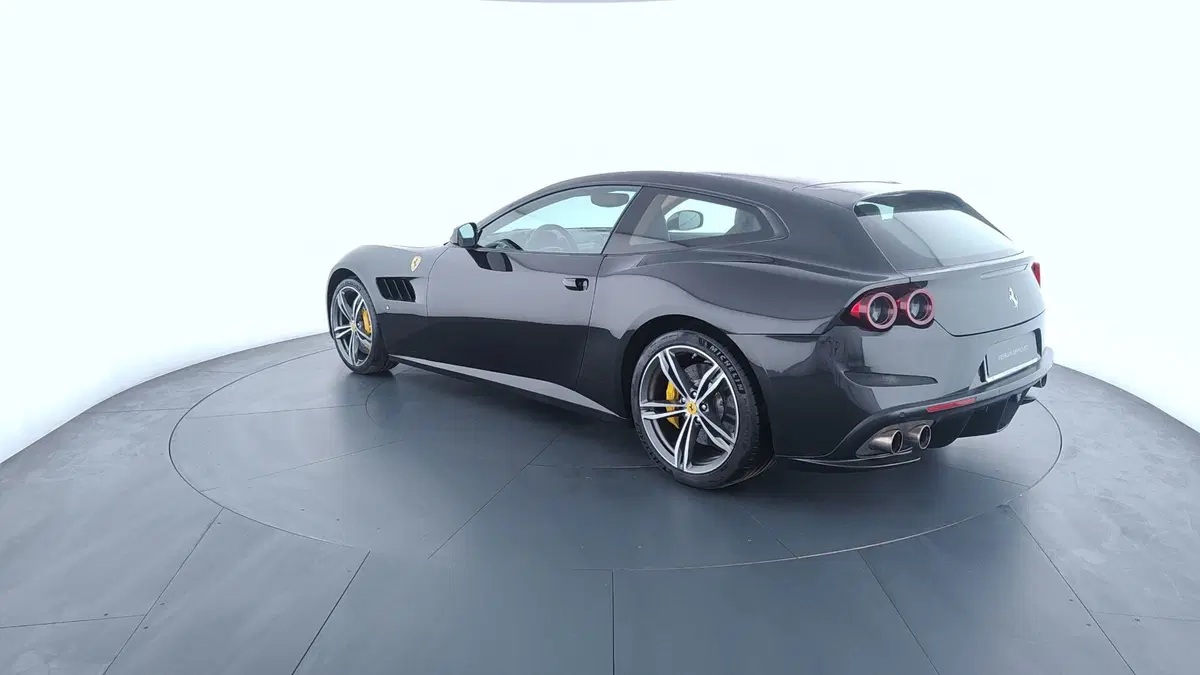 Ferrari GTC4Lusso Coupé usata a Perugia (7)