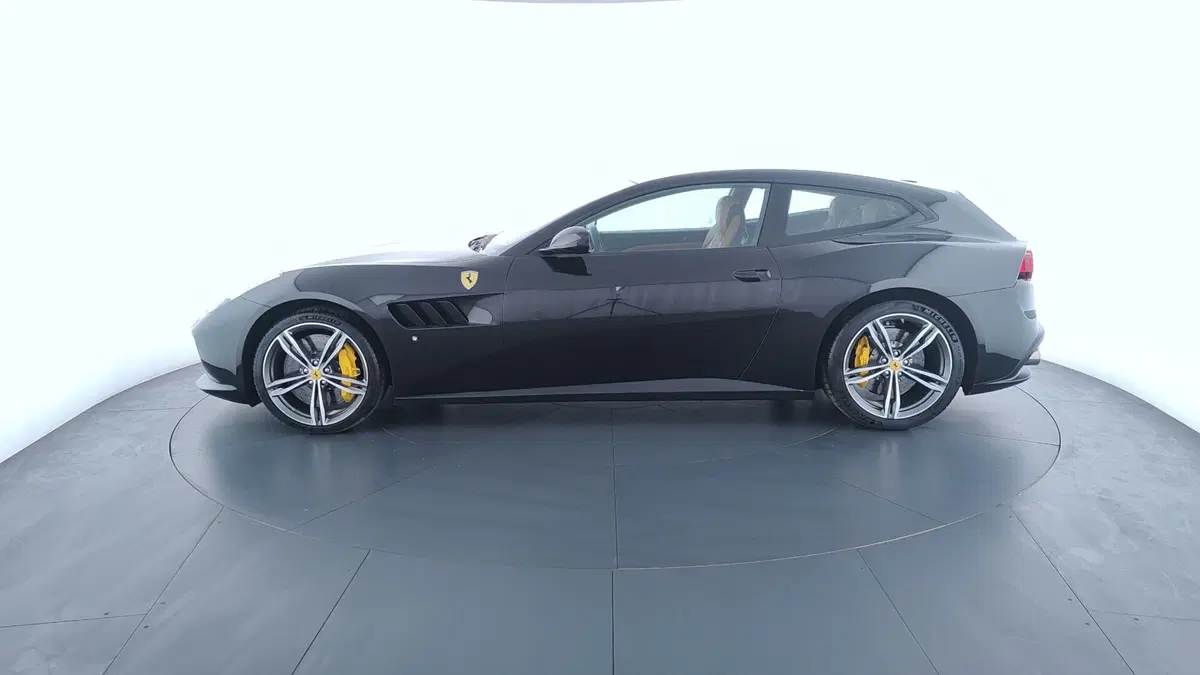 Ferrari GTC4Lusso Coupé usata a Perugia (8)