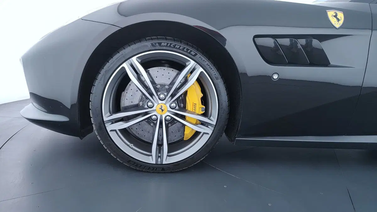 Ferrari GTC4Lusso Coupé usata a Perugia (9)