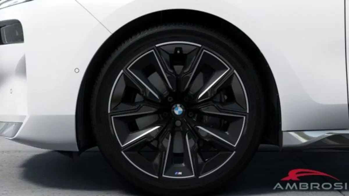BMW Serie 7 nuova a Perugia (7)