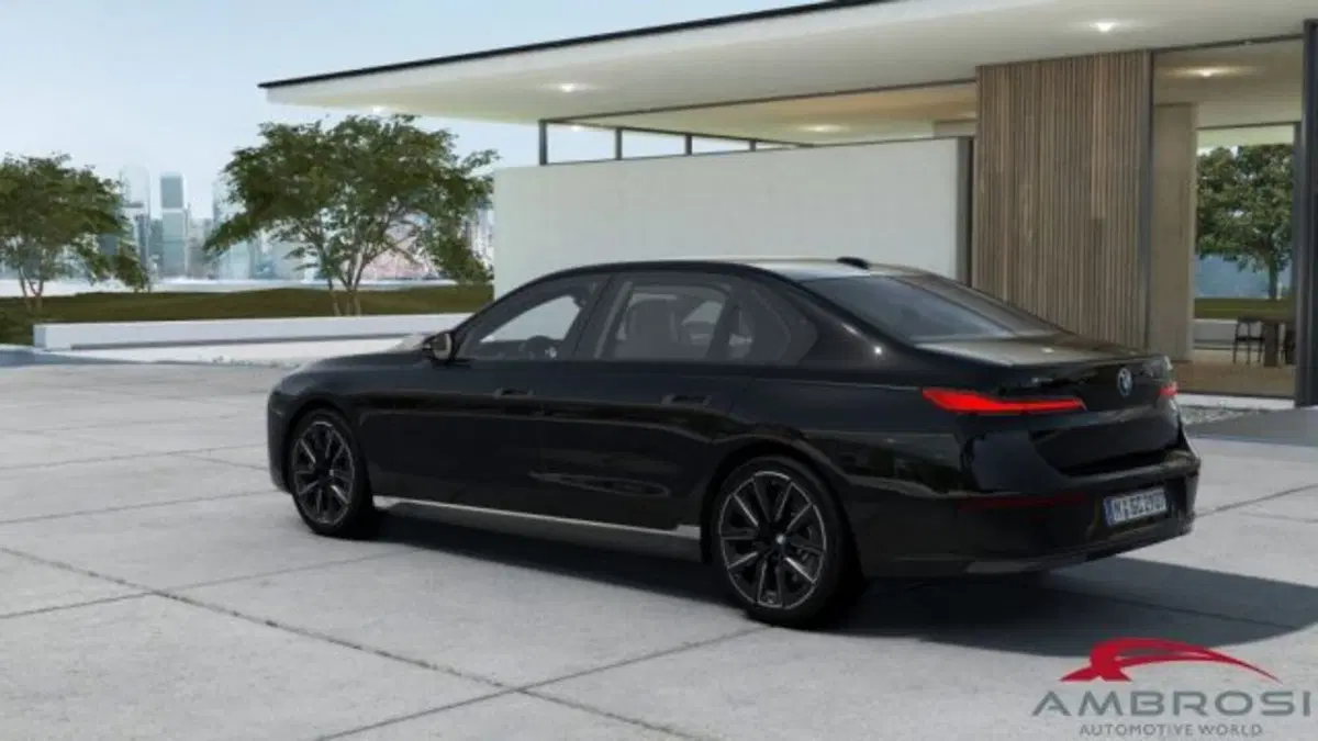 BMW Serie 7 nuova a Perugia (2)