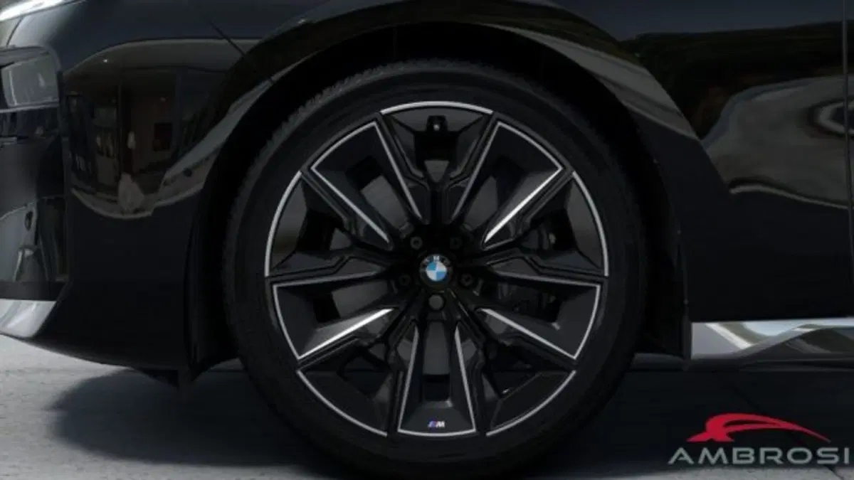 BMW Serie 7 nuova a Perugia (7)