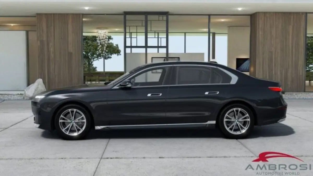 BMW Serie 7 nuova a Perugia (4)