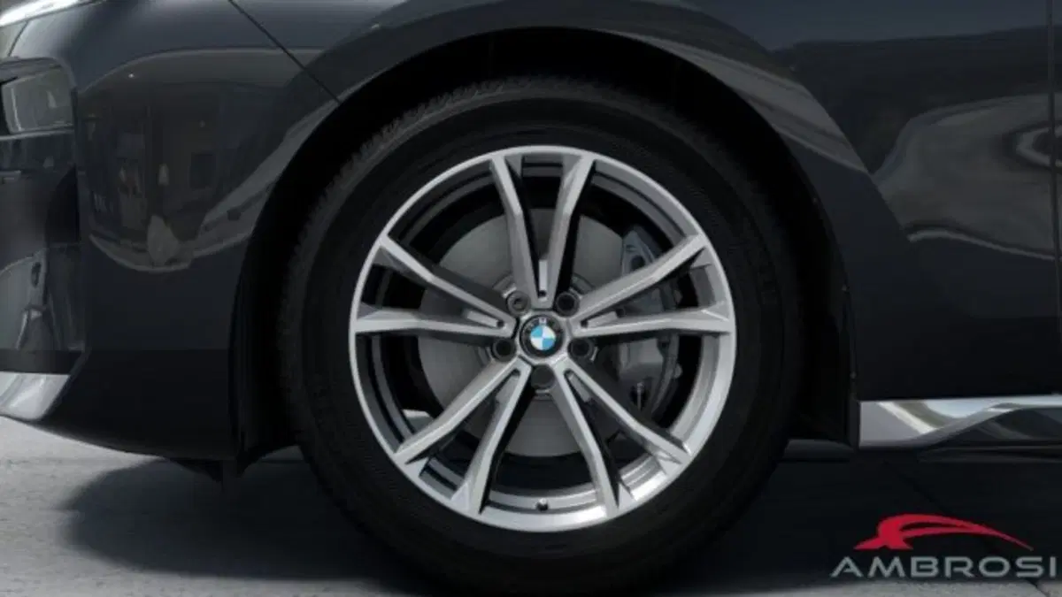 BMW Serie 7 nuova a Perugia (7)