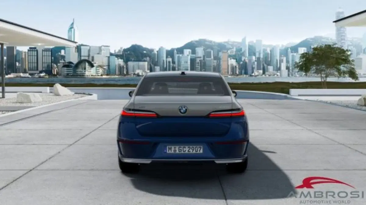 BMW Serie 7 nuova a Perugia (5)