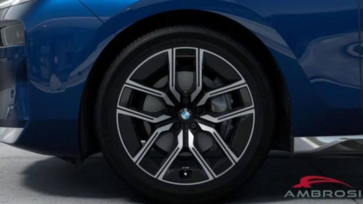 BMW Serie 7 nuova a Perugia (7)