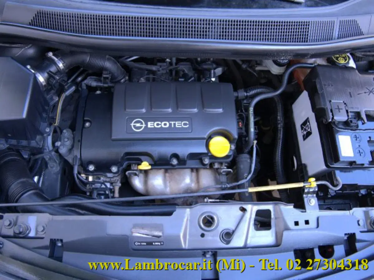 Opel Meriva usata a Milano (14)