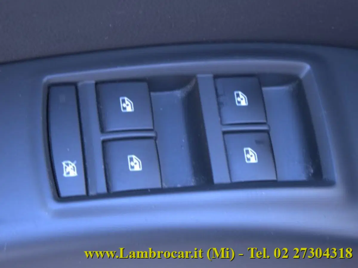 Opel Meriva usata a Milano (9)