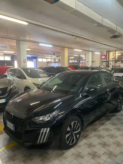 Peugeot 208 PureTech 75 Stop&amp;Start 5 porte Allure del 2024 usata a Cagliari