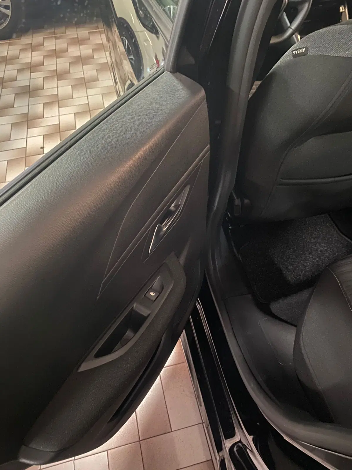 Peugeot 208 usata a Cagliari (11)