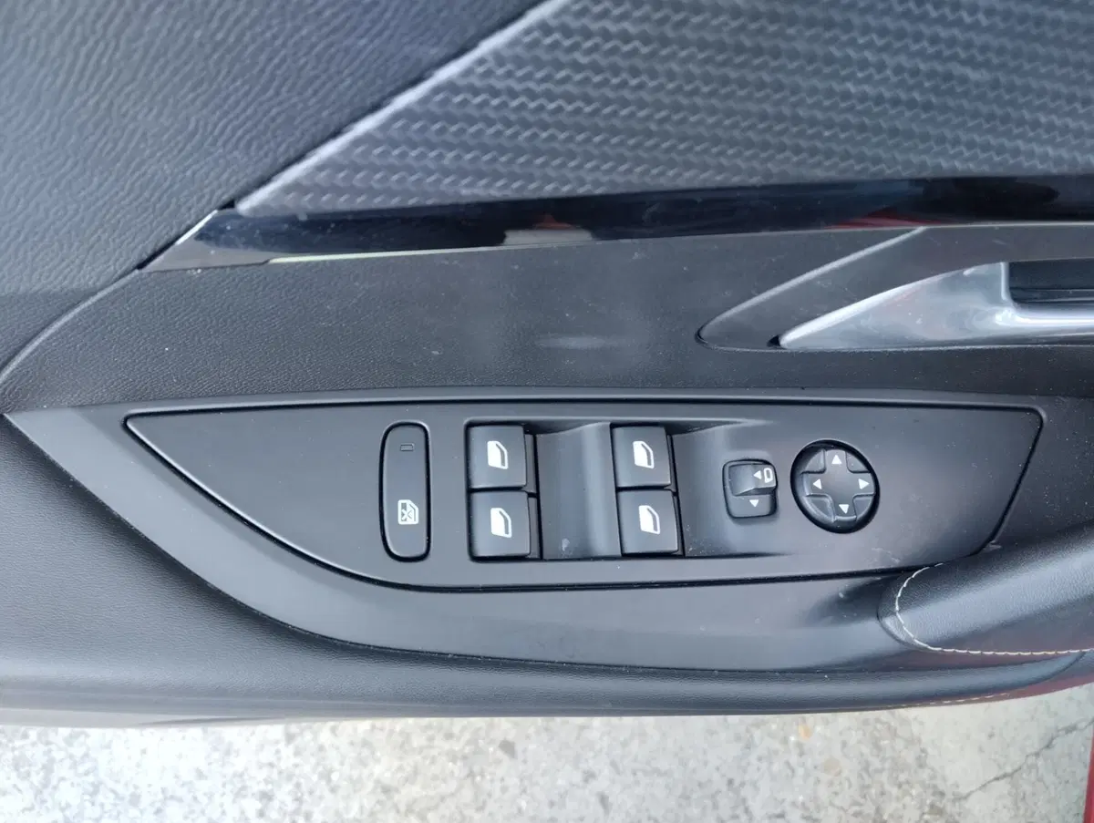 Peugeot 208 usata a Asti (7)