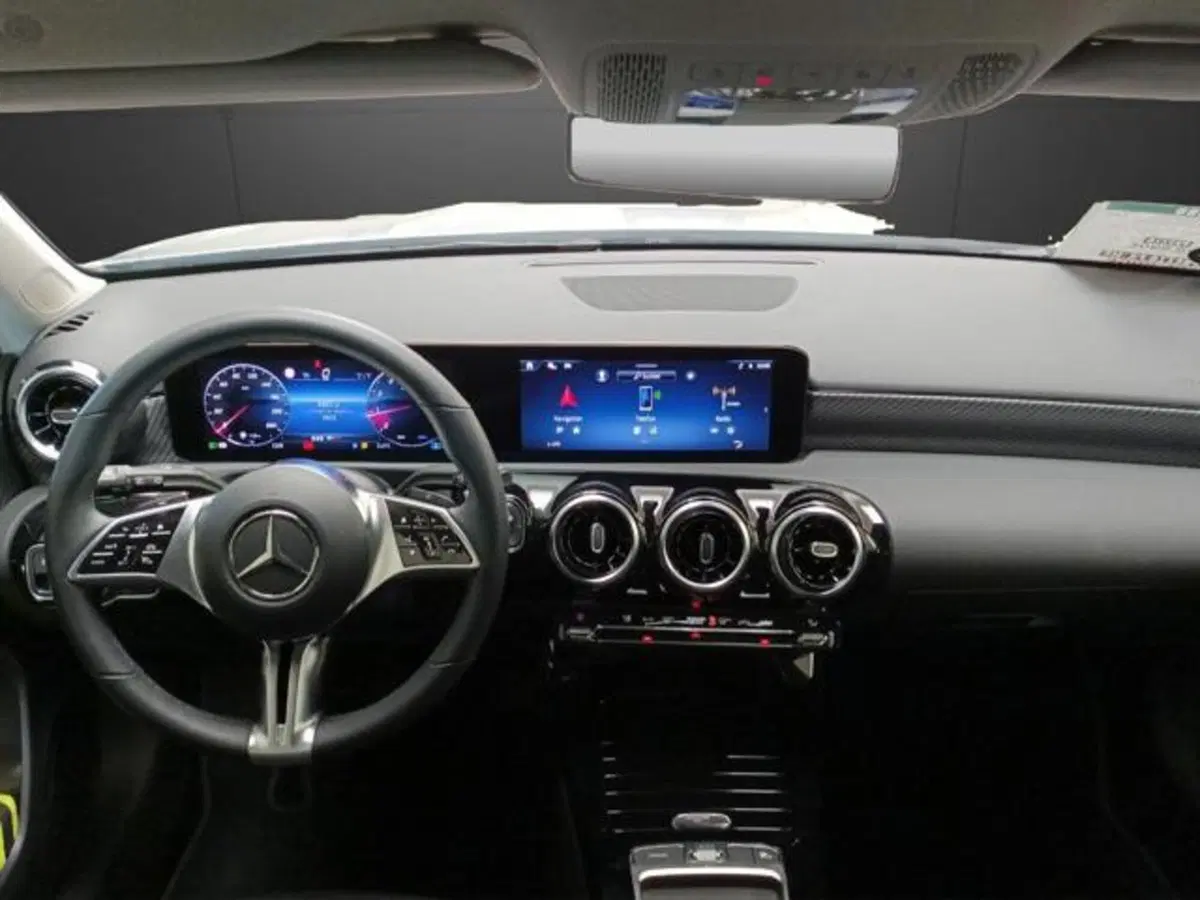 Mercedes-Benz Classe A Sedan usata a Milano (10)