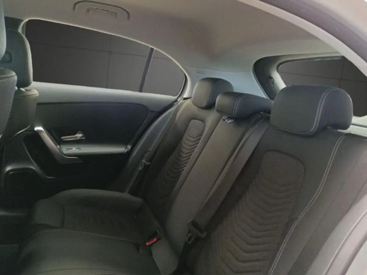 Mercedes-Benz Classe A Sedan usata a Milano (11)