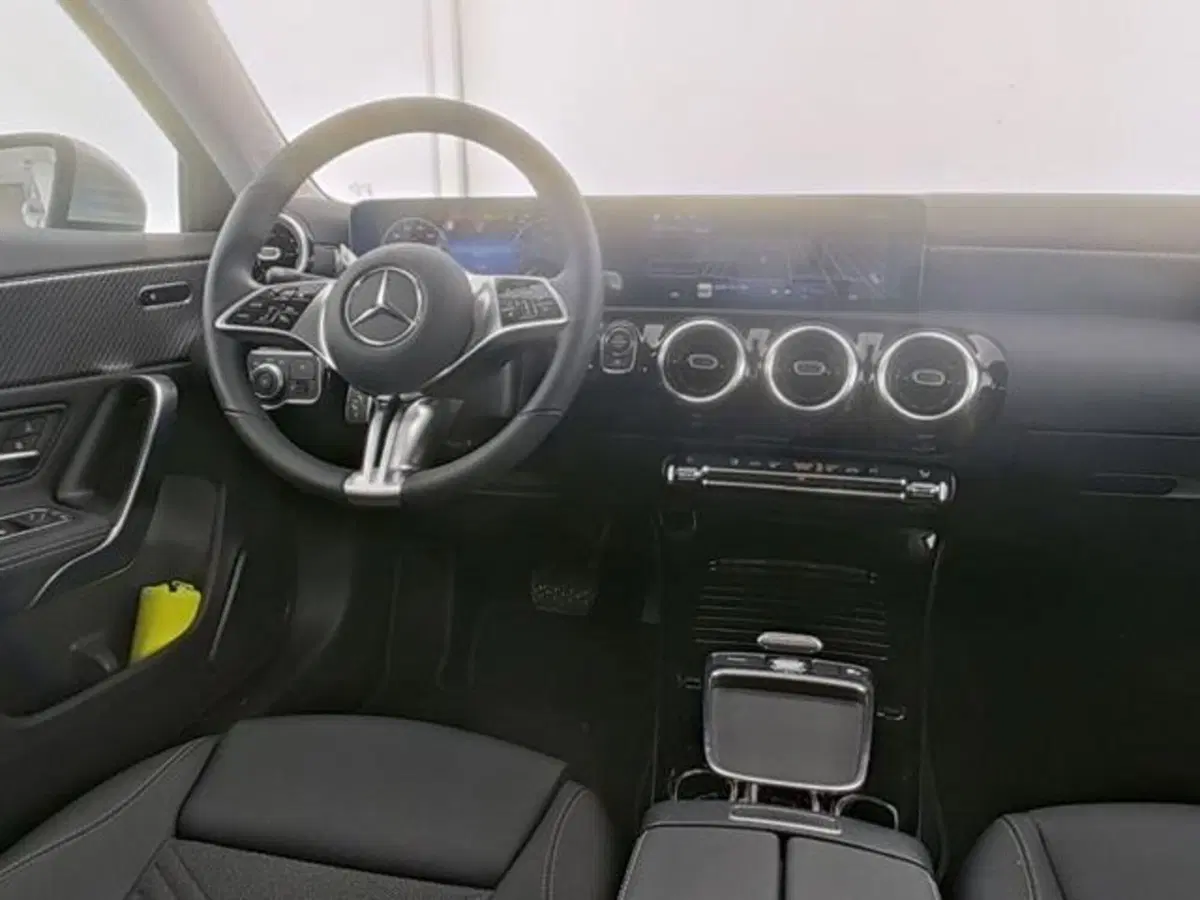 Mercedes-Benz Classe A Sedan usata a Milano (7)