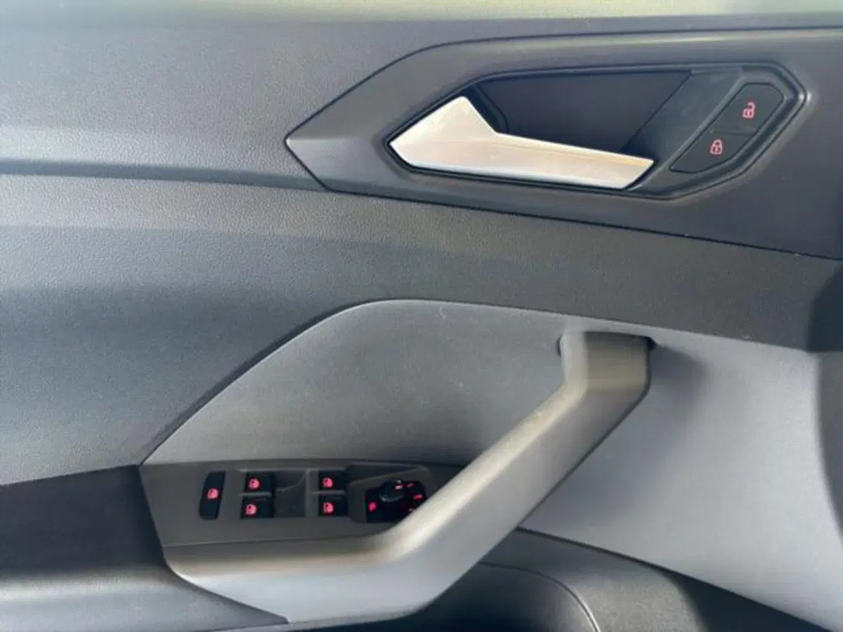 Volkswagen T-Cross usata a Milano (12)
