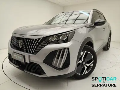 Peugeot 2008 1.2 puretech Allure s&amp;s 100cv del 2025 usata a Erba