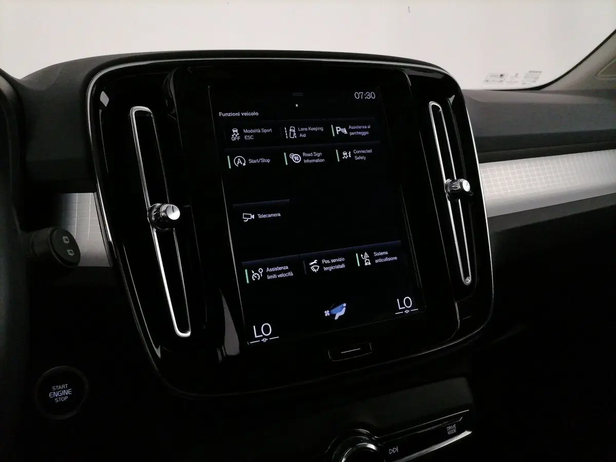 Volvo XC40 usata a Roma (17)