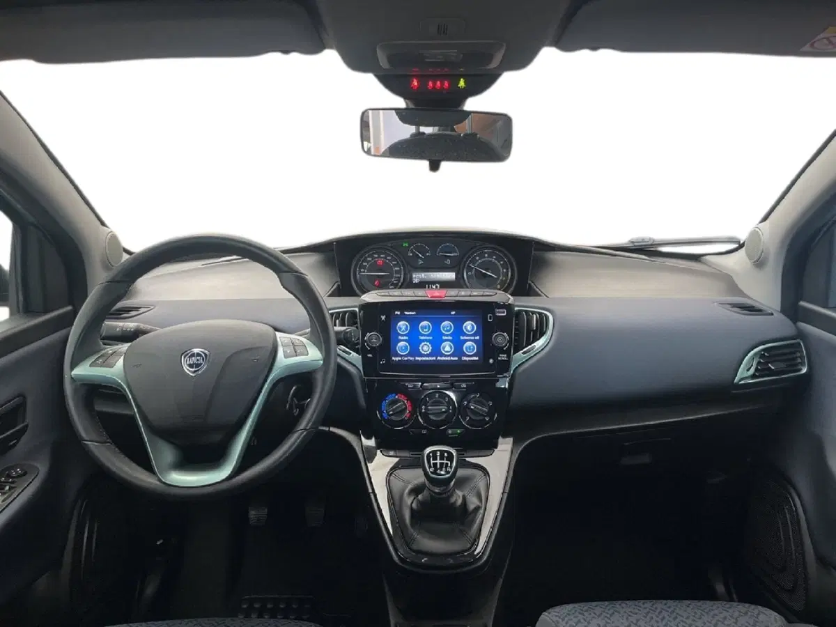 Lancia Ypsilon usata a Torino (10)