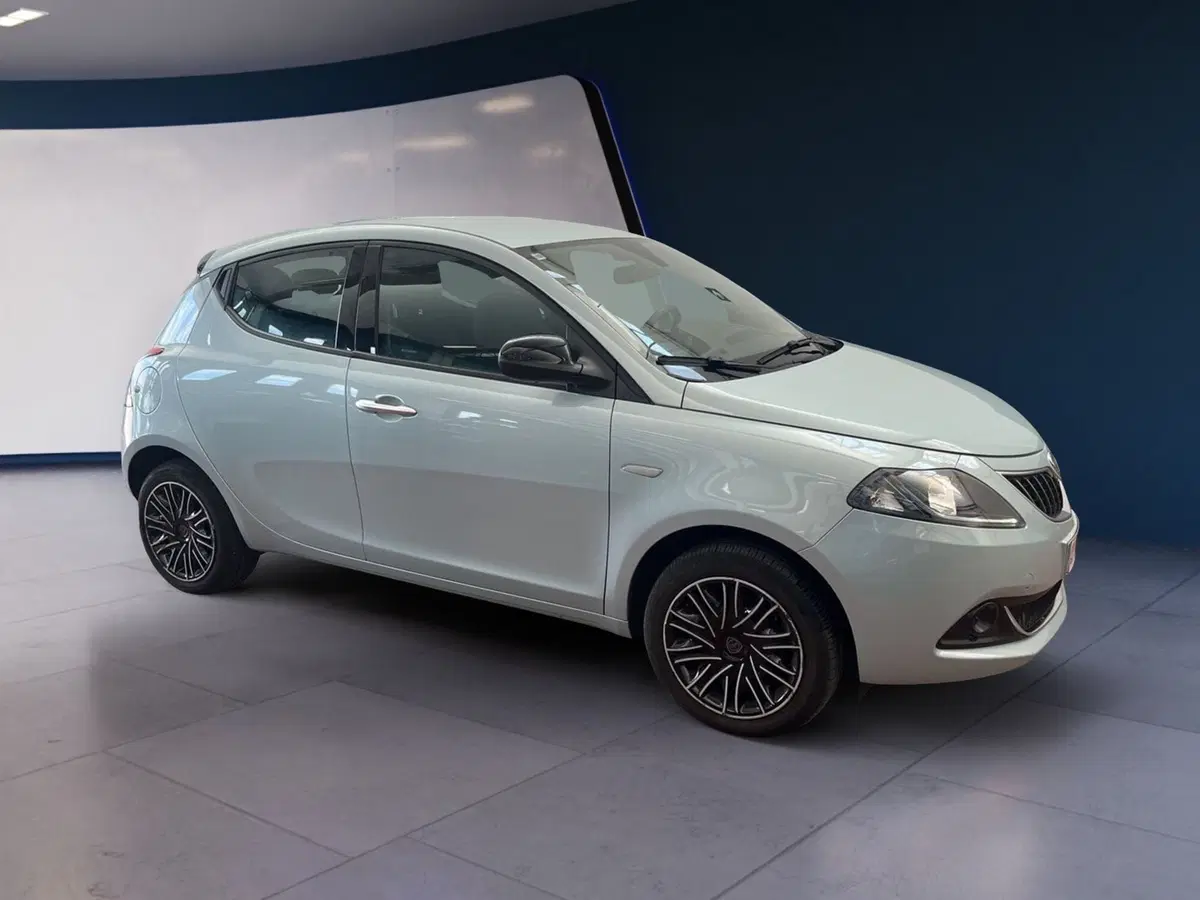 Lancia Ypsilon usata a Torino (2)