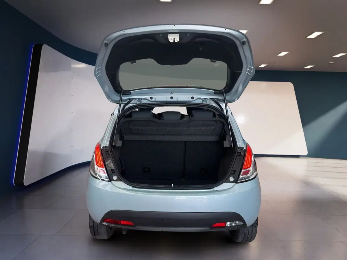 Lancia Ypsilon usata a Torino (7)