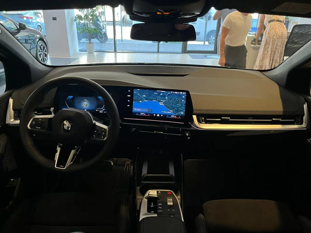 BMW Serie 2 Active Tourer nuova a Genova (6)