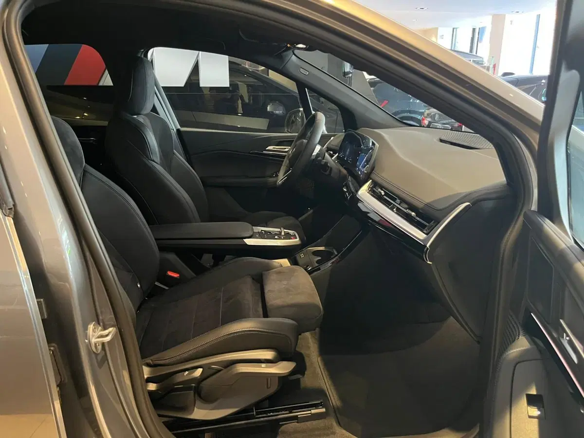 BMW Serie 2 Active Tourer nuova a Genova (7)