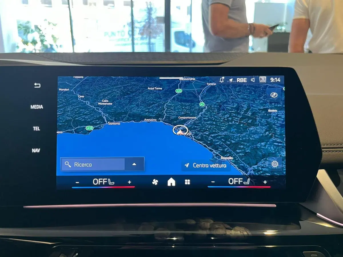BMW Serie 2 Active Tourer nuova a Genova (9)