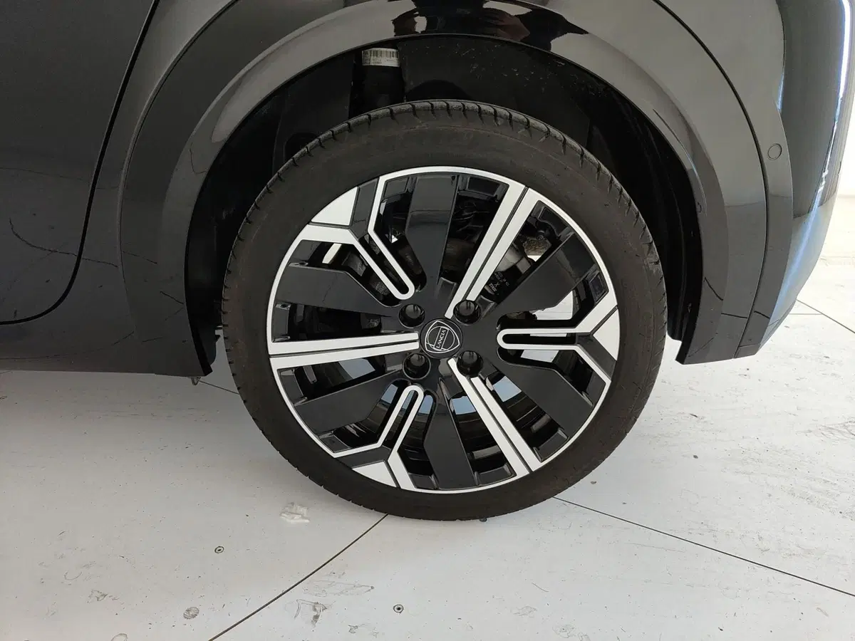Lancia Ypsilon usata a Caserta (10)