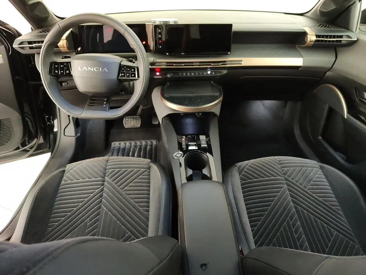 Lancia Ypsilon usata a Caserta (14)