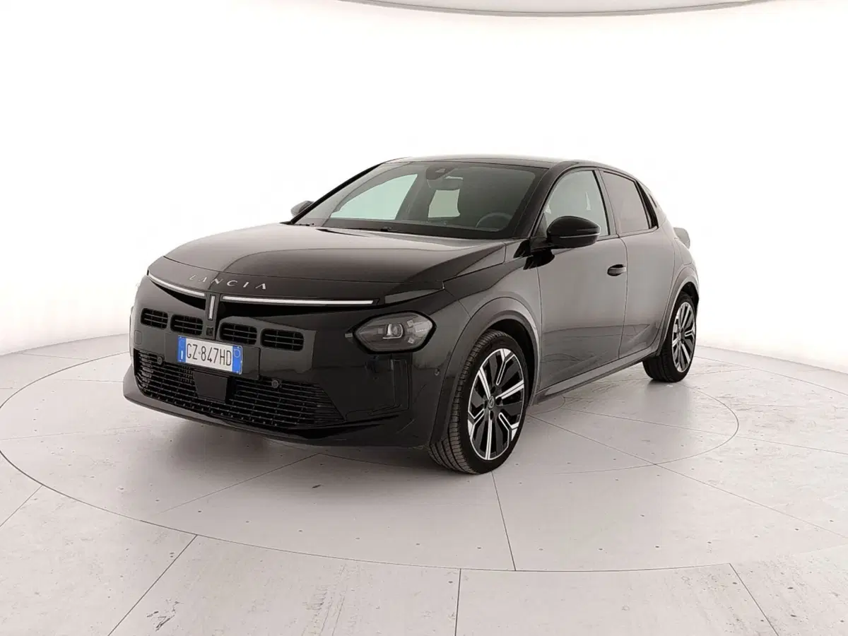 Lancia Ypsilon usata a Caserta (3)