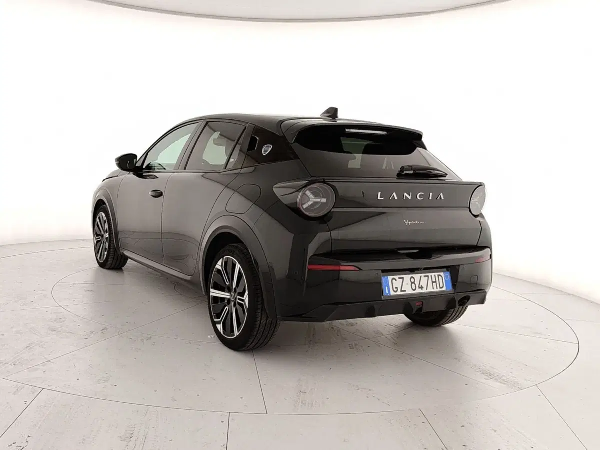 Lancia Ypsilon usata a Caserta (4)