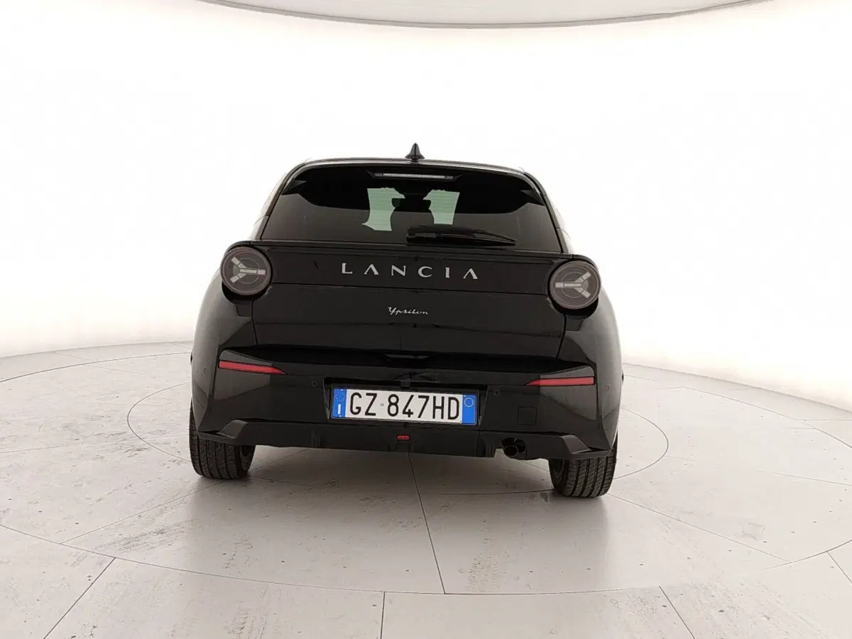 Lancia Ypsilon usata a Caserta (5)