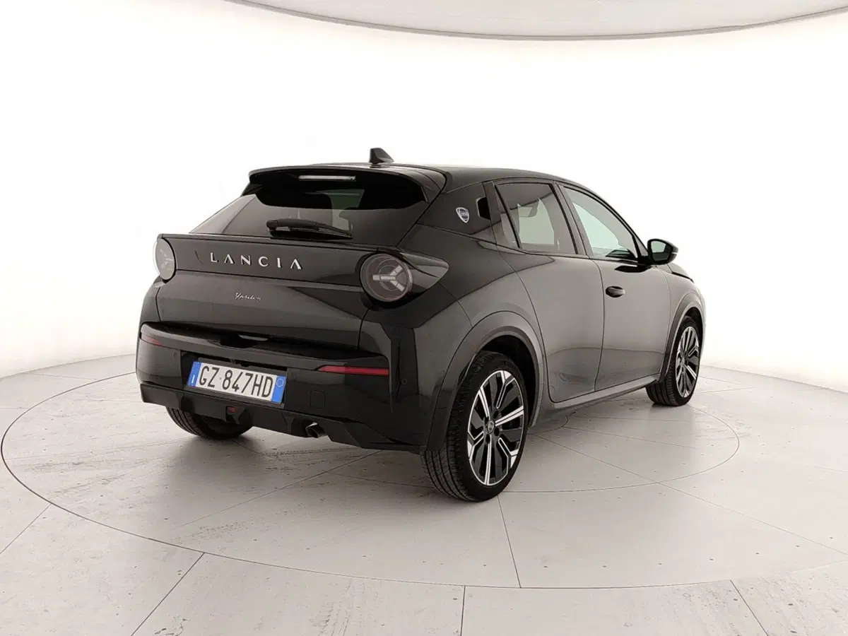 Lancia Ypsilon usata a Caserta (6)