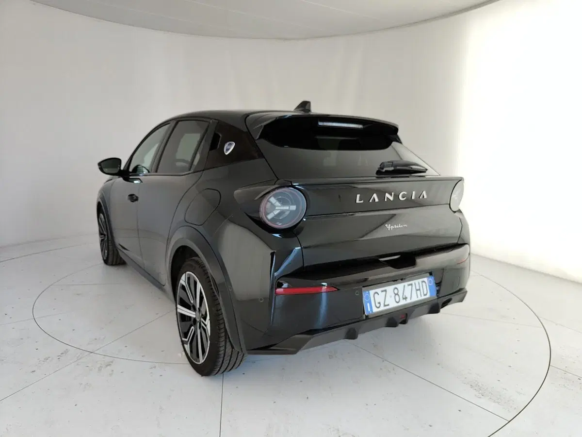 Lancia Ypsilon usata a Caserta (9)
