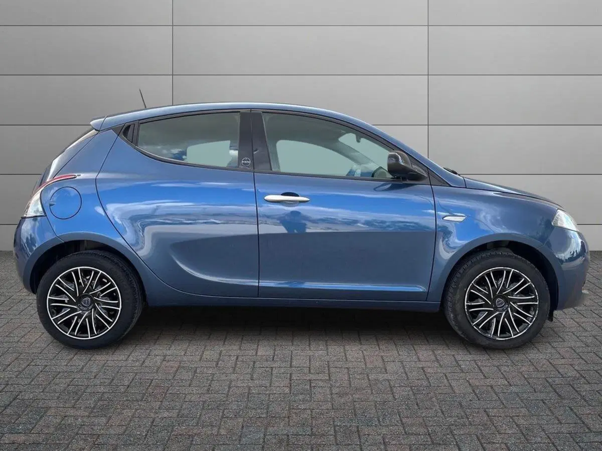 Lancia Ypsilon usata a Ragusa (3)