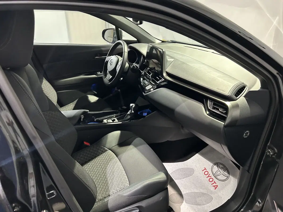 Toyota Toyota C-HR usata a Milano (12)