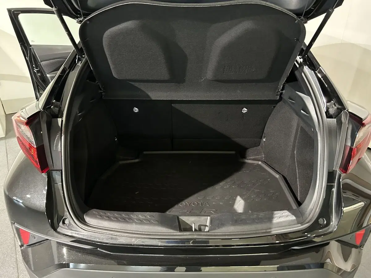 Toyota Toyota C-HR usata a Milano (7)