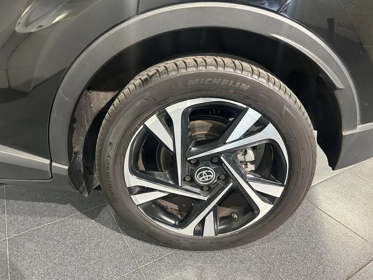 Toyota Toyota C-HR usata a Milano (8)