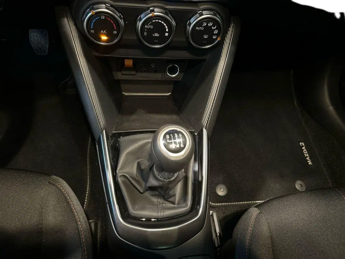 Mazda Mazda2 usata a Milano (14)