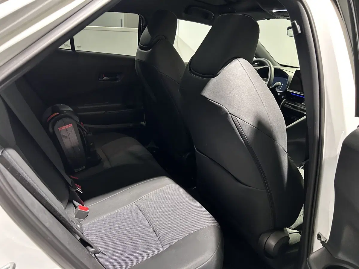 Toyota Toyota C-HR nuova a Milano (13)