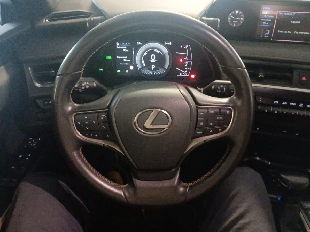 Lexus UX usata a Milano (11)