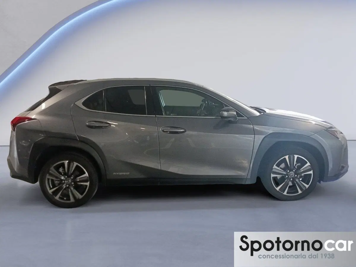 Lexus UX usata a Milano (5)