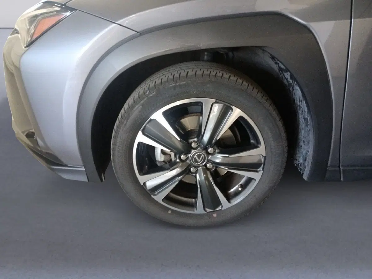 Lexus UX usata a Milano (9)