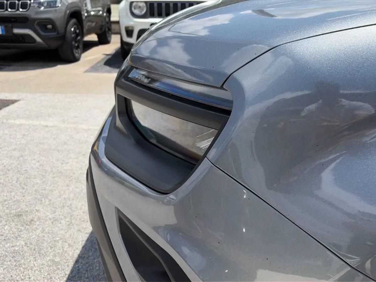 Jeep Avenger nuova a Campobasso (12)
